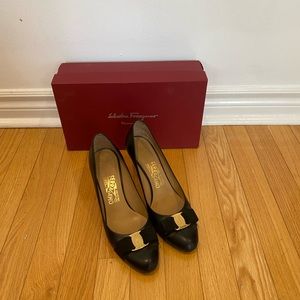 Ferragamo shoes(size9)